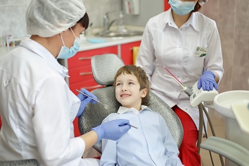 Ребёнок не хочет идти к зубному: как уговорить?